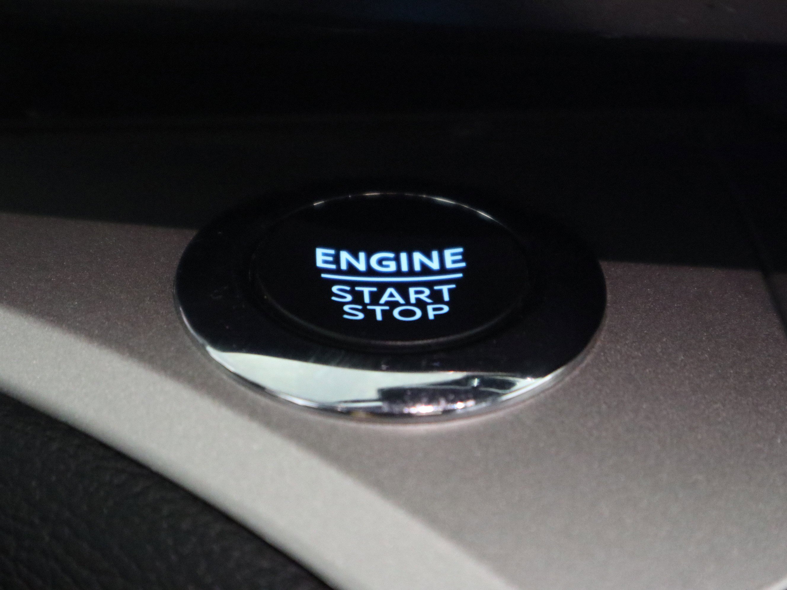 Used 2022 Ford Explorer XLT w/ Equipment Group 202A image 29