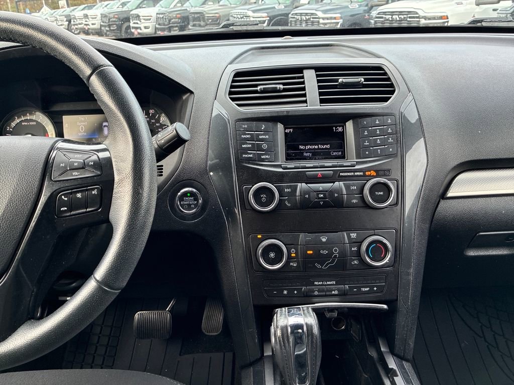 Used 2018 Ford Explorer XLT image 18