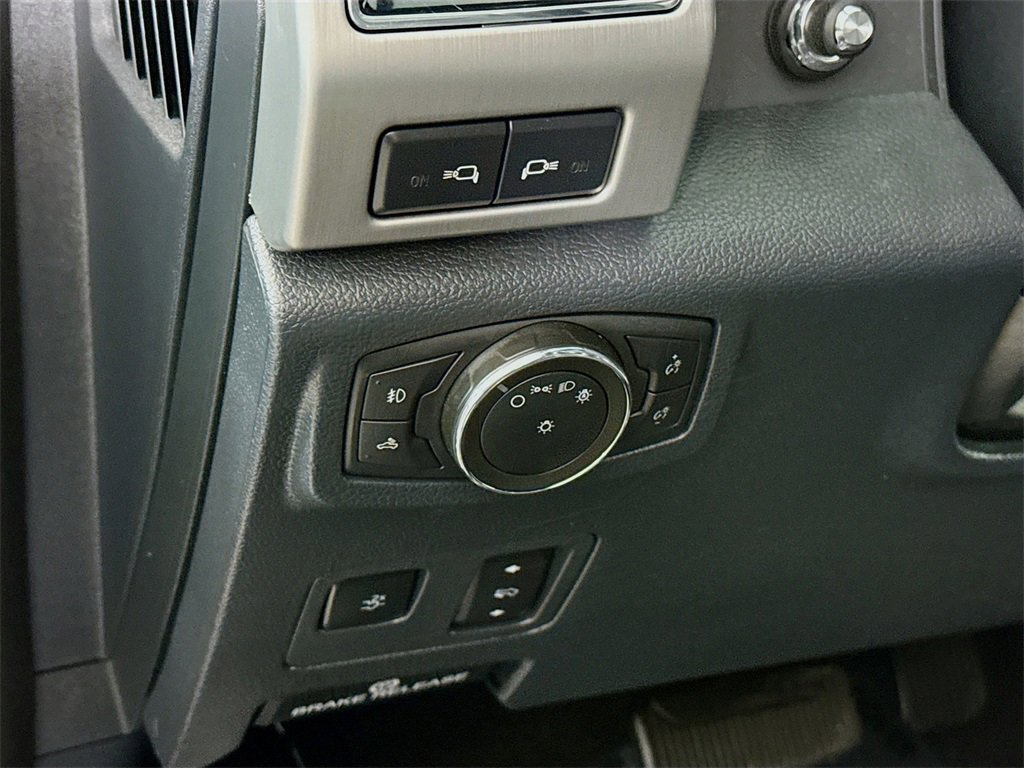 Used 2022 Ford F450 Platinum w/ FX4 Off-Road Package image 21