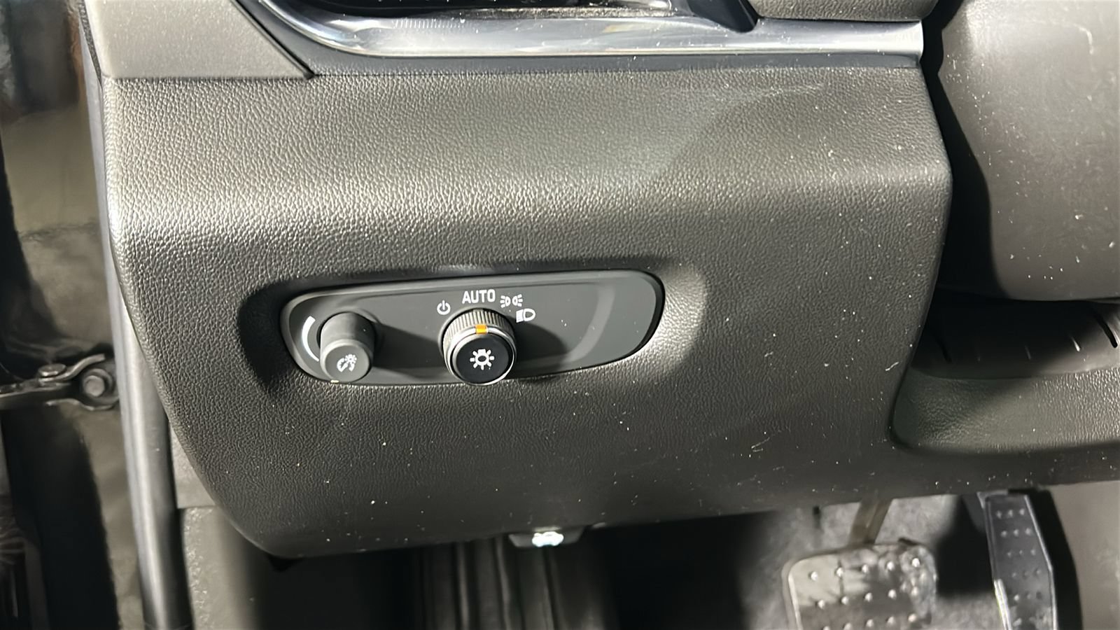 Used 2023 Chevrolet Traverse LT FWD image 22