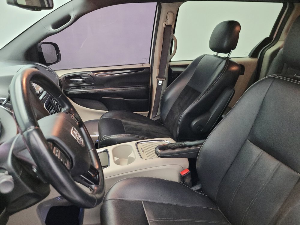 Used 2017 Dodge Grand Caravan SXT FWD image 17