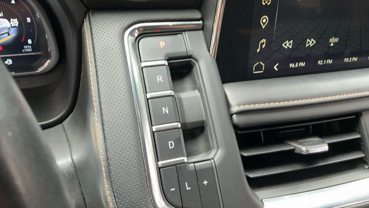 Used 2023 GMC Yukon AT4 w/ AT4 Premium Package AWD/4WD image 15