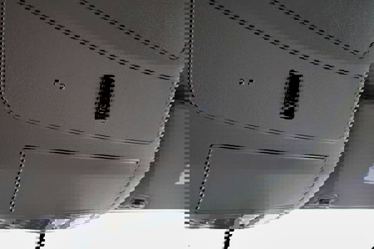 Used 2015 Nissan Titan SV image 50