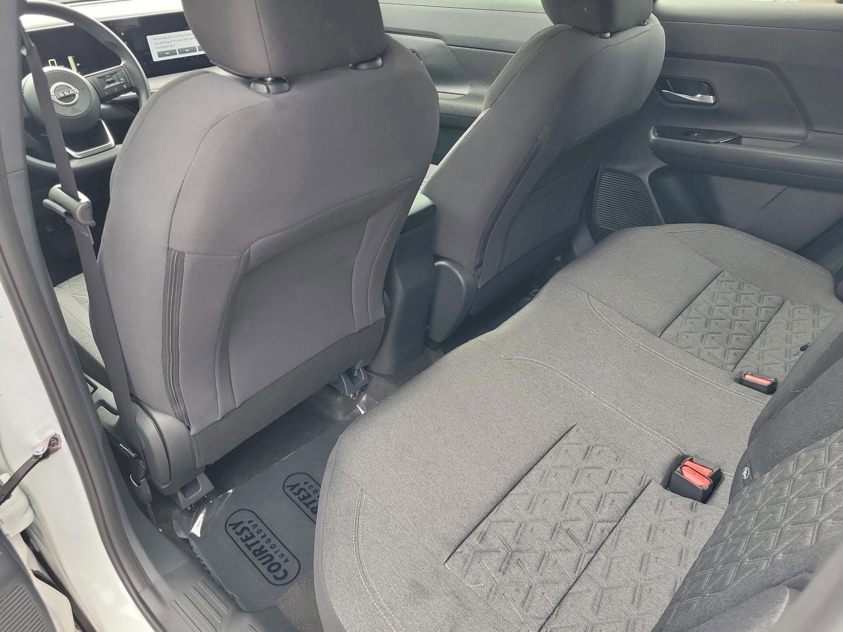 Certified 2025 Nissan Kicks SV image 29