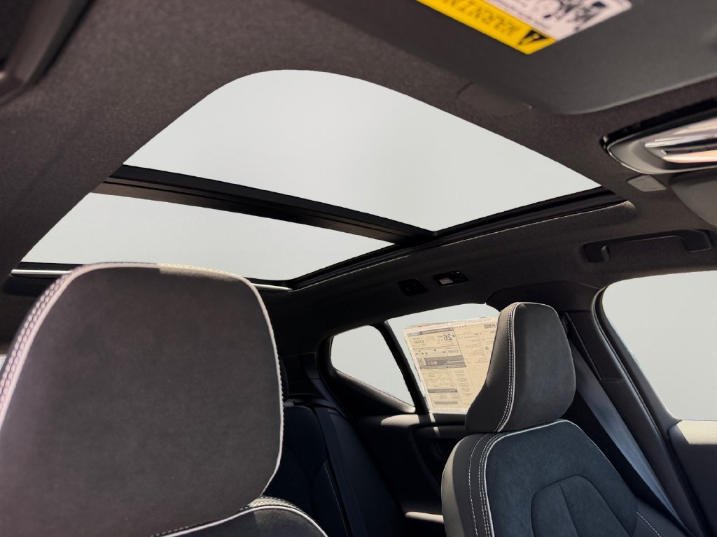 New 2026 Volvo XC40 B5 Ultra w/ Climate Package AWD/4WD image 5