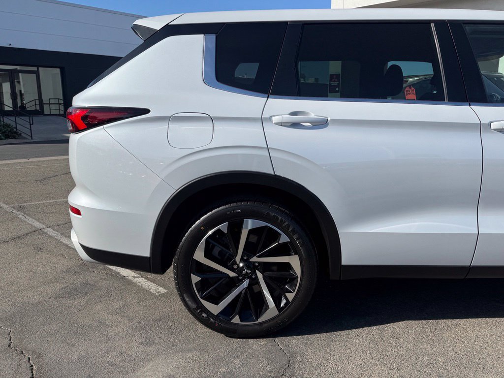 Used 2022 Mitsubishi Outlander SE FWD image 14