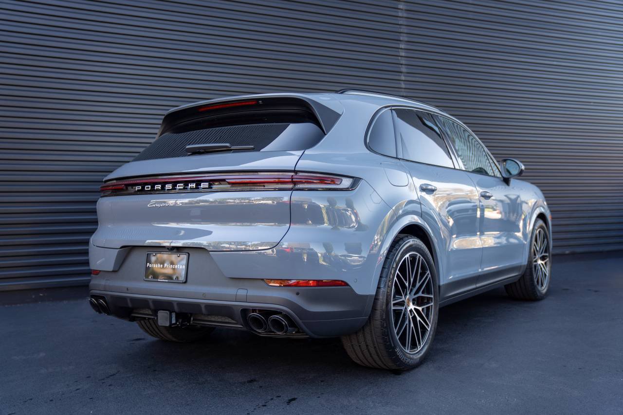 New 2026 Porsche Cayenne S AWD/4WD image 12
