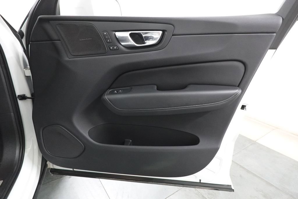 Used 2022 Volvo XC60 T8 Inscription w/ Advanced Package image 32