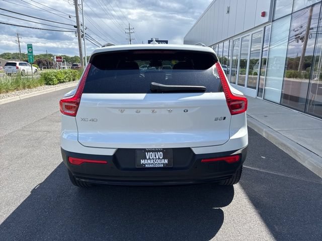 Certified 2025 Volvo XC40 B5 Plus AWD/4WD image 4