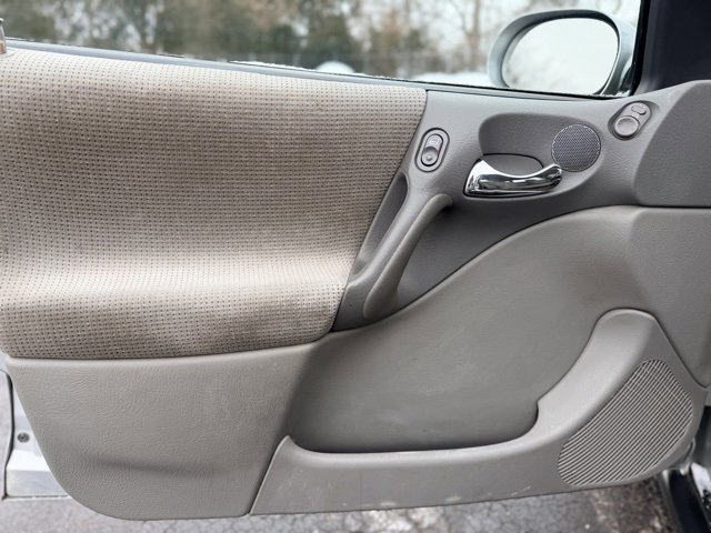 Used 2002 Saturn L-Series L200 image 13