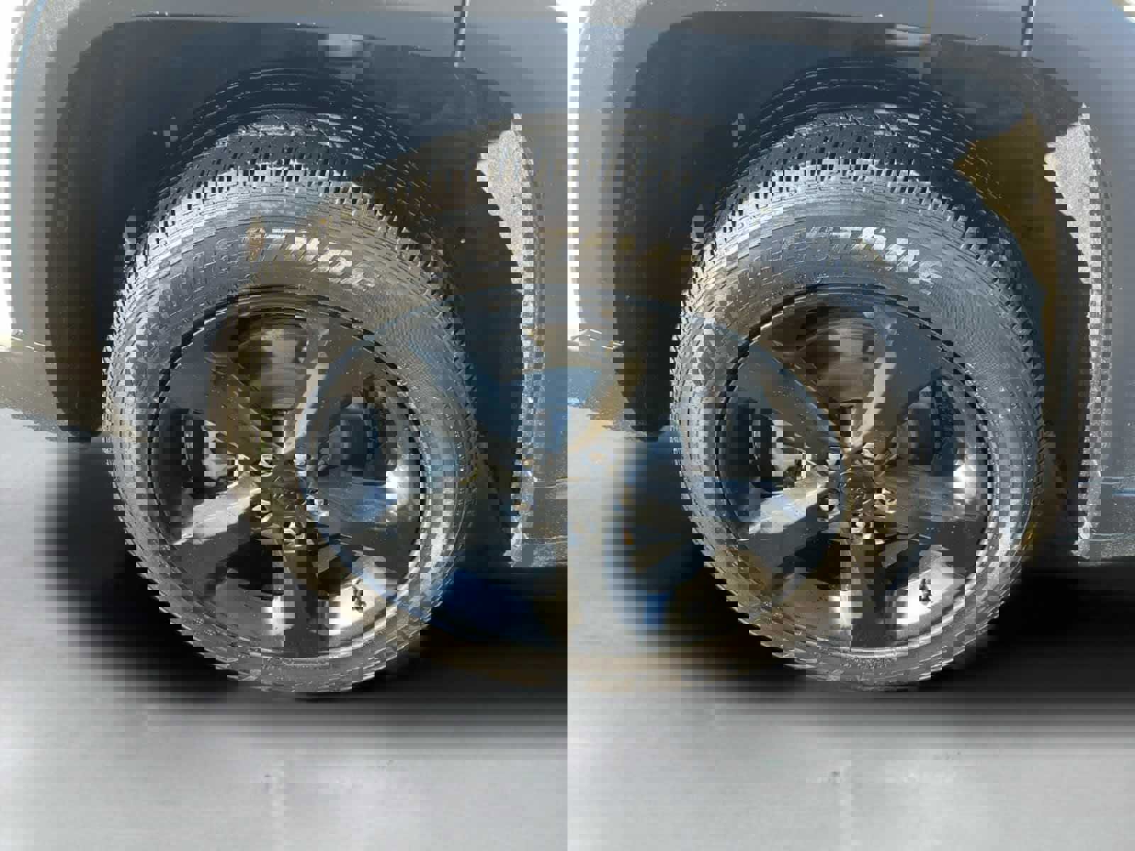 Used 2023 Jeep Grand Cherokee L Laredo image 9