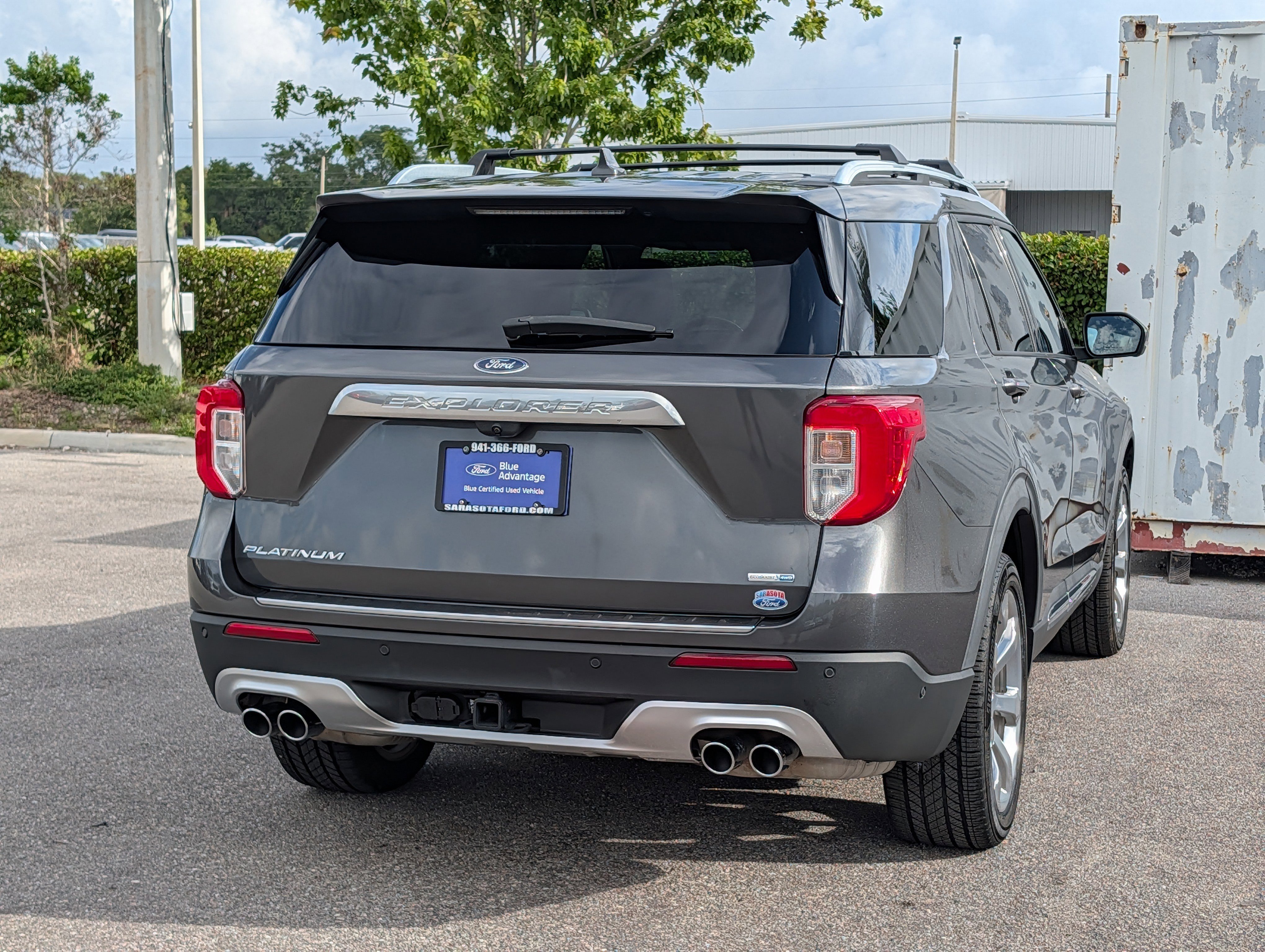 Certified 2020 Ford Explorer Platinum w/ Premium Technology Package AWD/4WD image 4