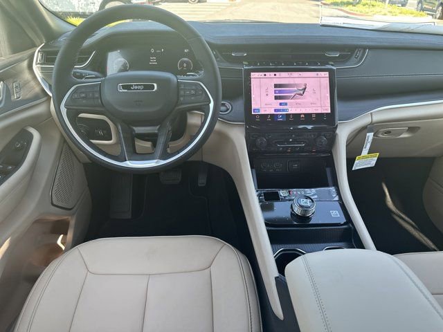 New 2025 Jeep Grand Cherokee Limited w/ Black Appearance Package image 22