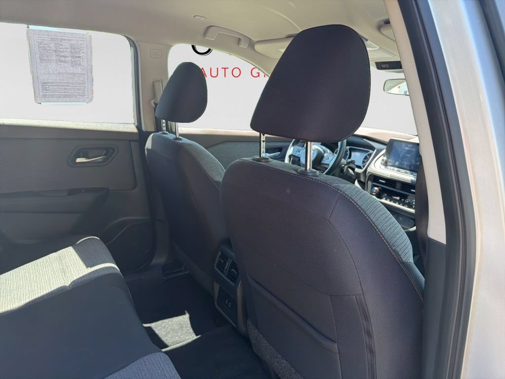 Used 2023 Nissan Rogue SV AWD/4WD image 17