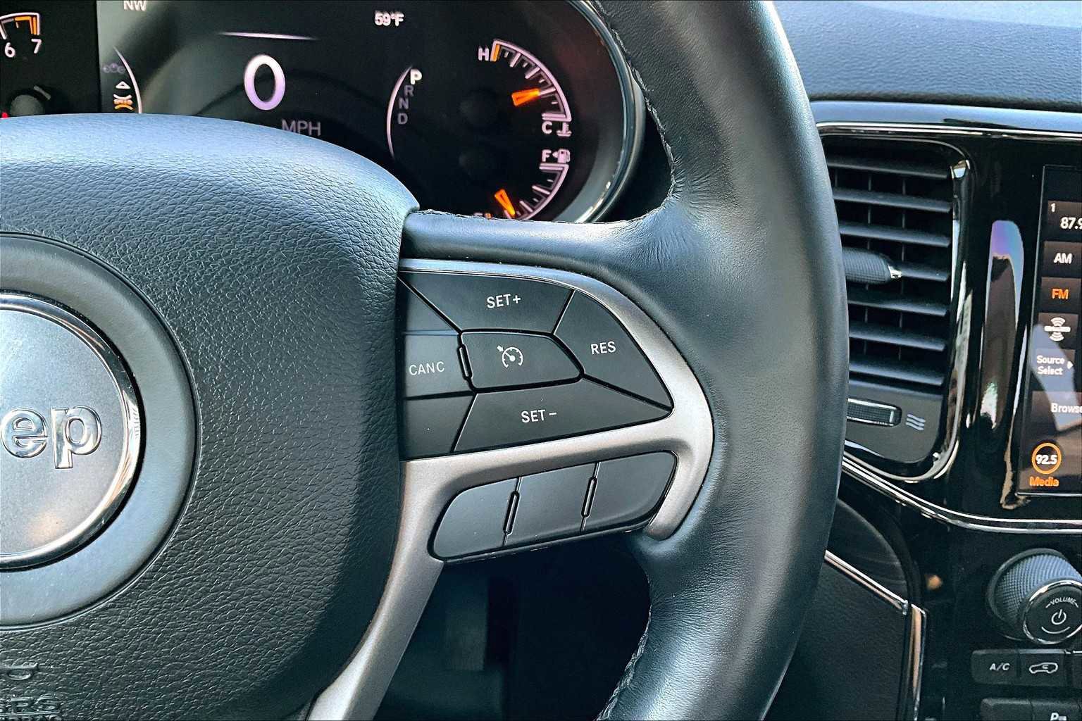 Used 2021 Jeep Grand Cherokee Limited image 23