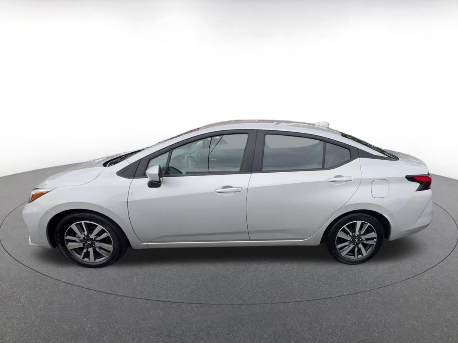 Used 2025 Nissan Versa SV FWD image 9
