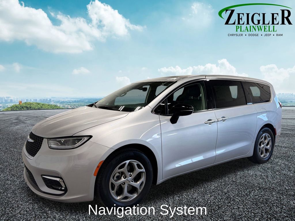 Used 2024 Chrysler Pacifica Limited image 2