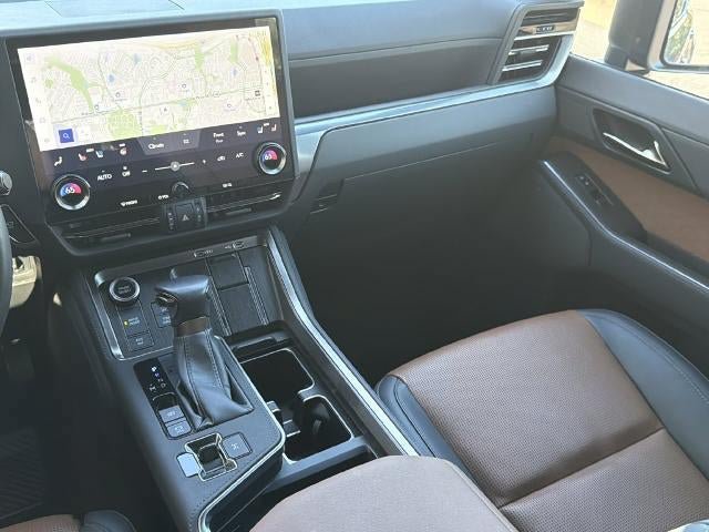 Used 2024 Lexus GX 550 w/ Accessory Package (Z1) AWD/4WD image 26