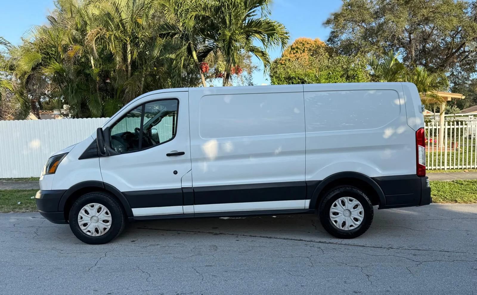 Used 2018 Ford Transit 150 130 Low Roof image 3