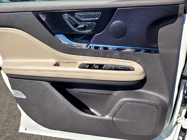 Used 2024 Lincoln Corsair AWD w/ Equipment Group 101A image 13