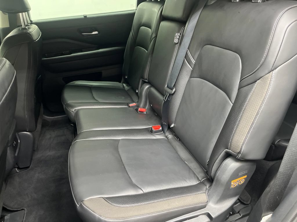 Used 2025 Nissan Pathfinder SL FWD image 20
