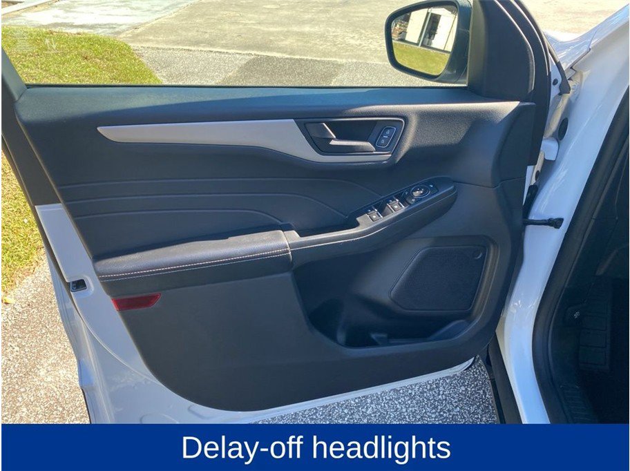 Used 2022 Ford Escape SE image 14