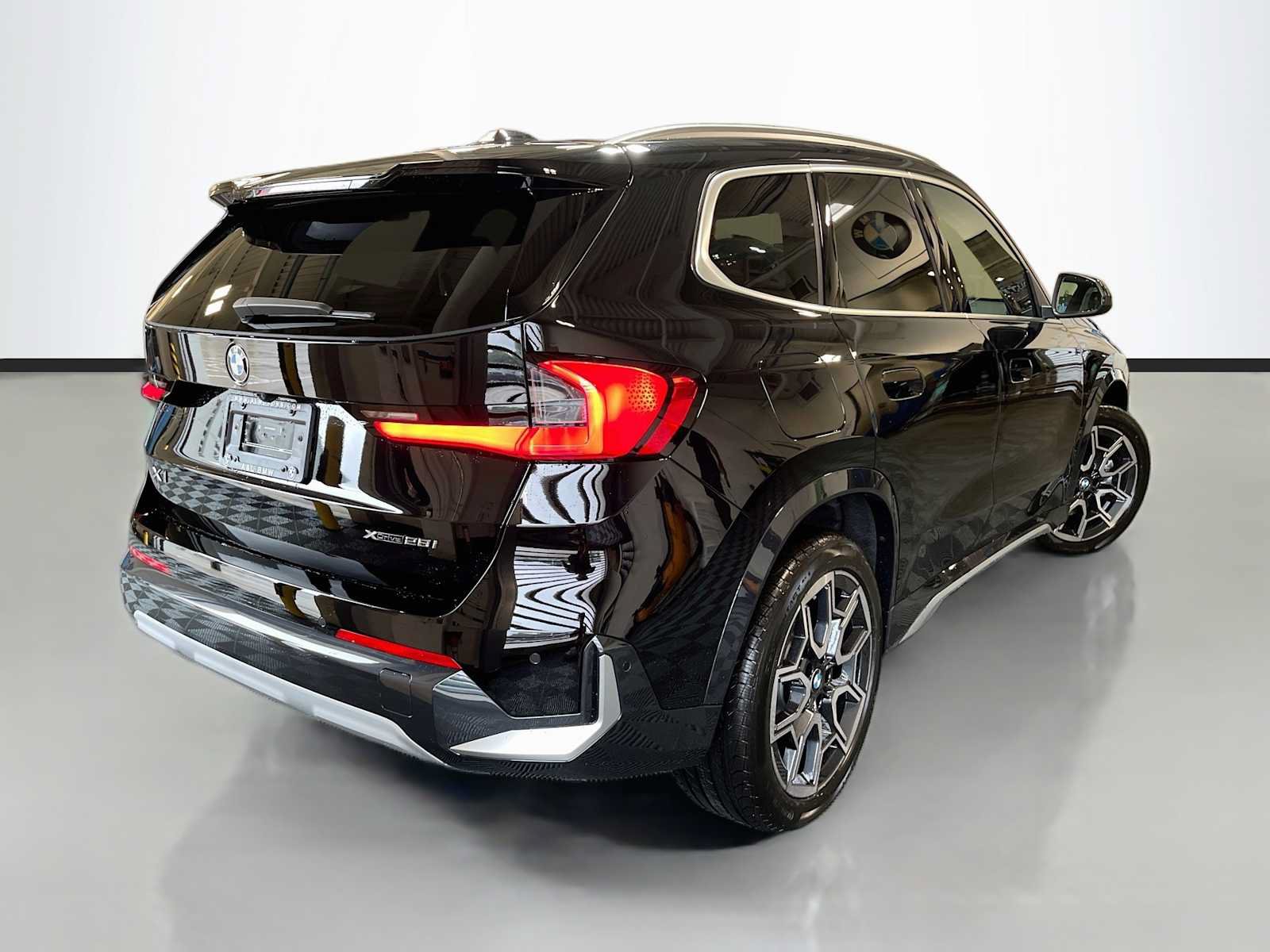 New 2027 BMW X1 xDrive28i AWD/4WD image 3
