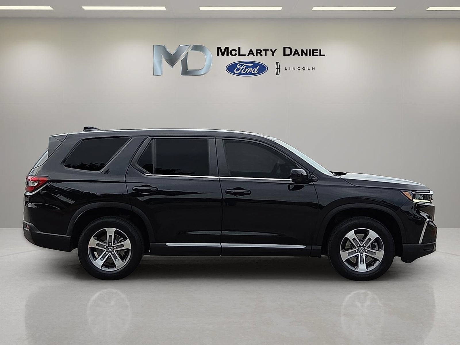 Used 2025 Honda Pilot EX-L image 6