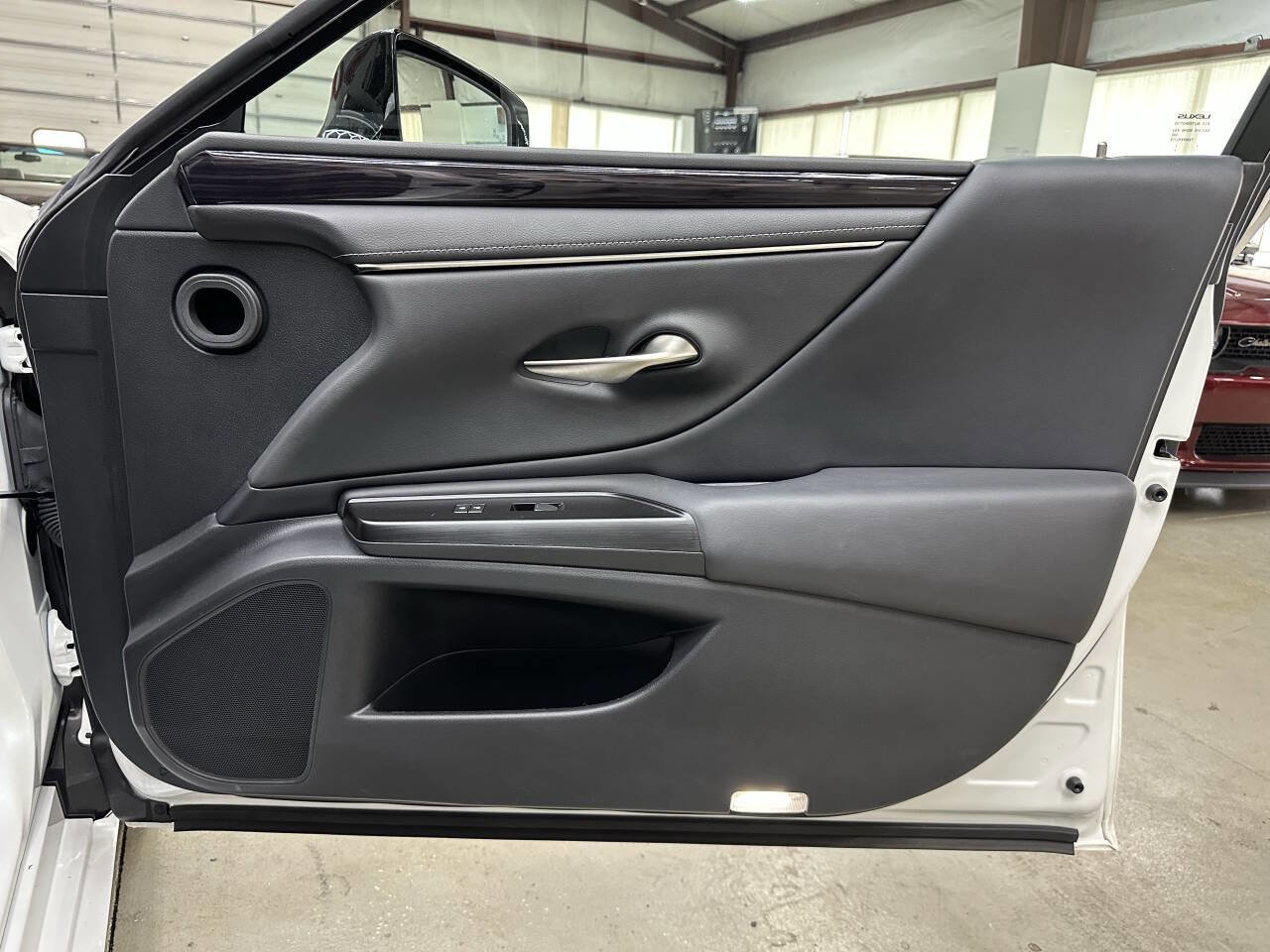 Used 2019 Lexus ES 300h w/ Premium Package image 16