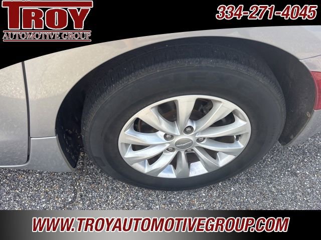 Used 2018 Chrysler Pacifica Touring-L image 15