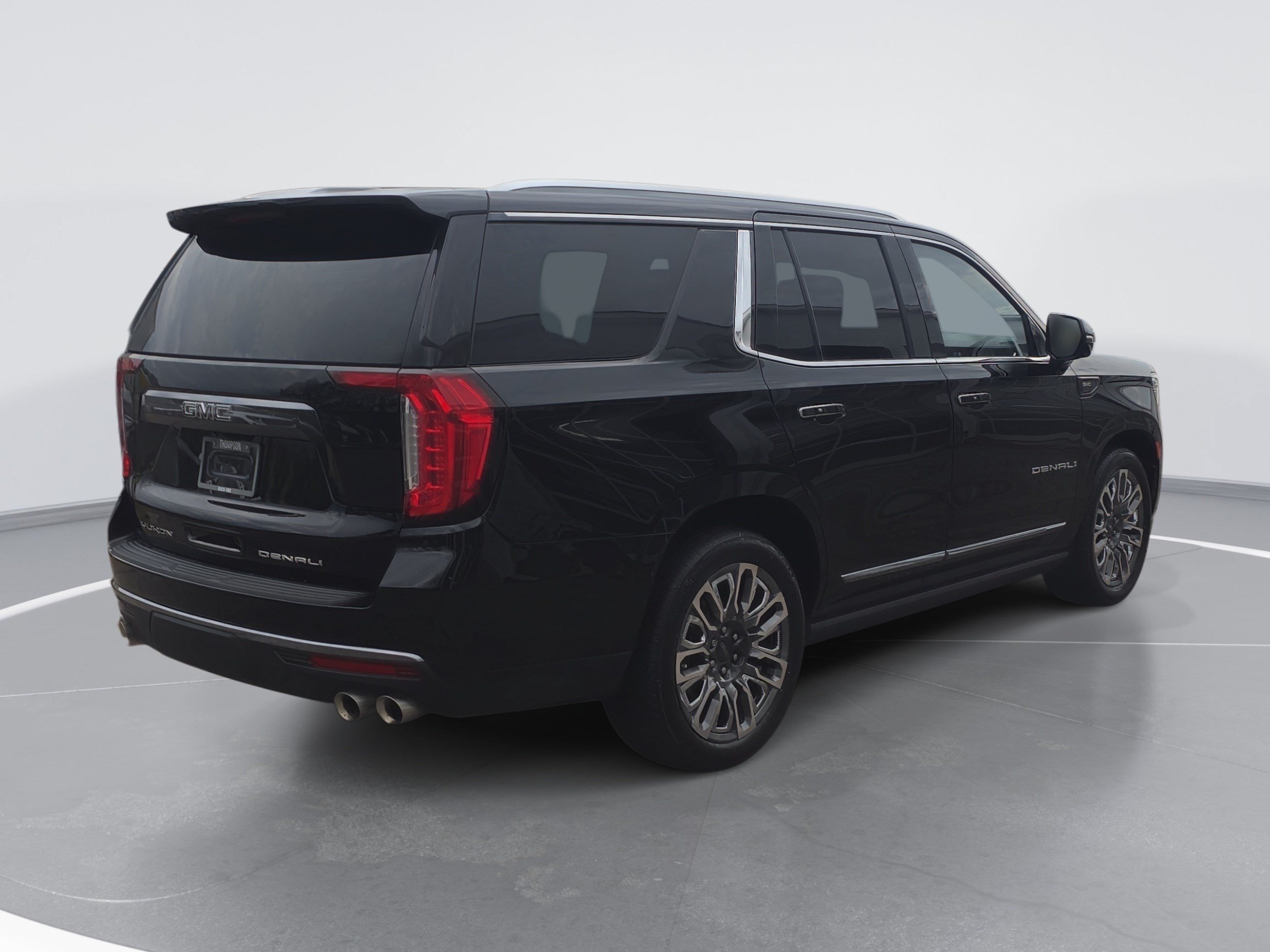 Used 2023 GMC Yukon Denali Ultimate AWD/4WD image 3