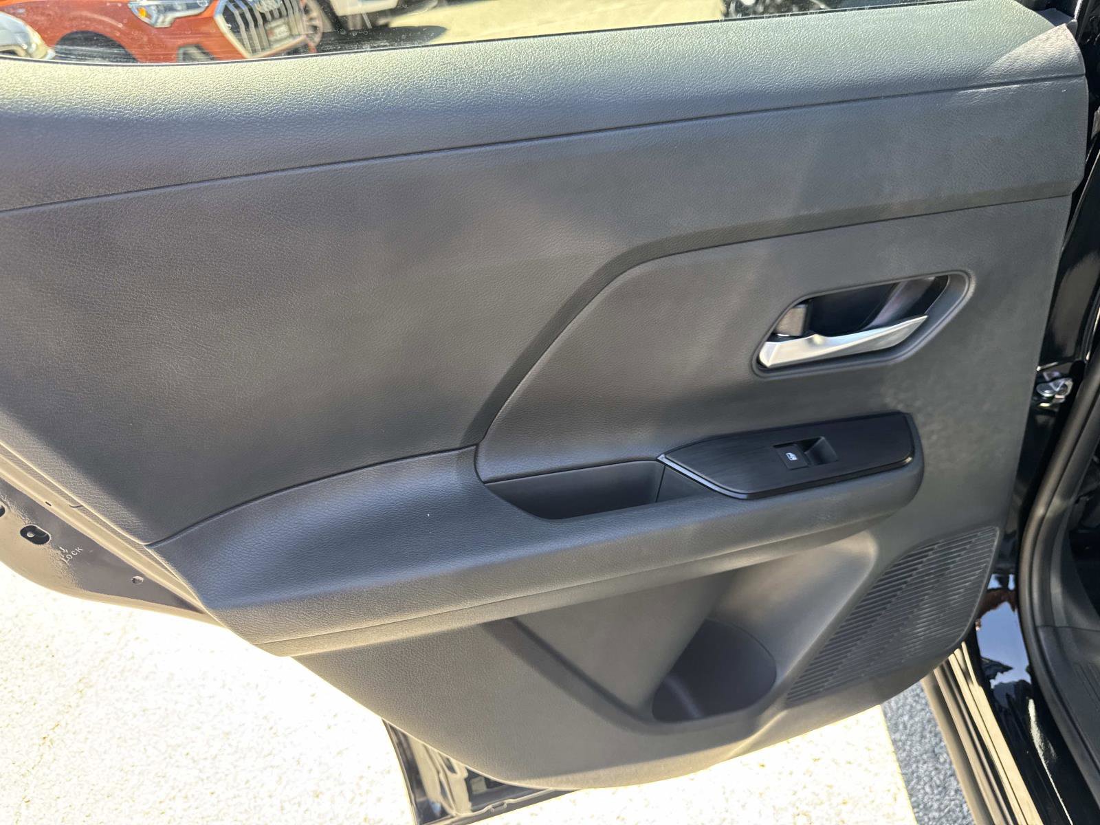 Used 2025 Nissan Kicks SV FWD image 9