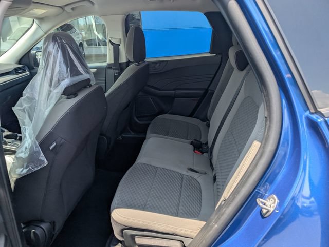 Used 2022 Ford Escape SE w/ Cold Weather Package FWD image 9