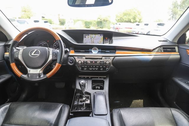 Used 2015 Lexus ES 300h w/ Navigation System Package FWD image 13