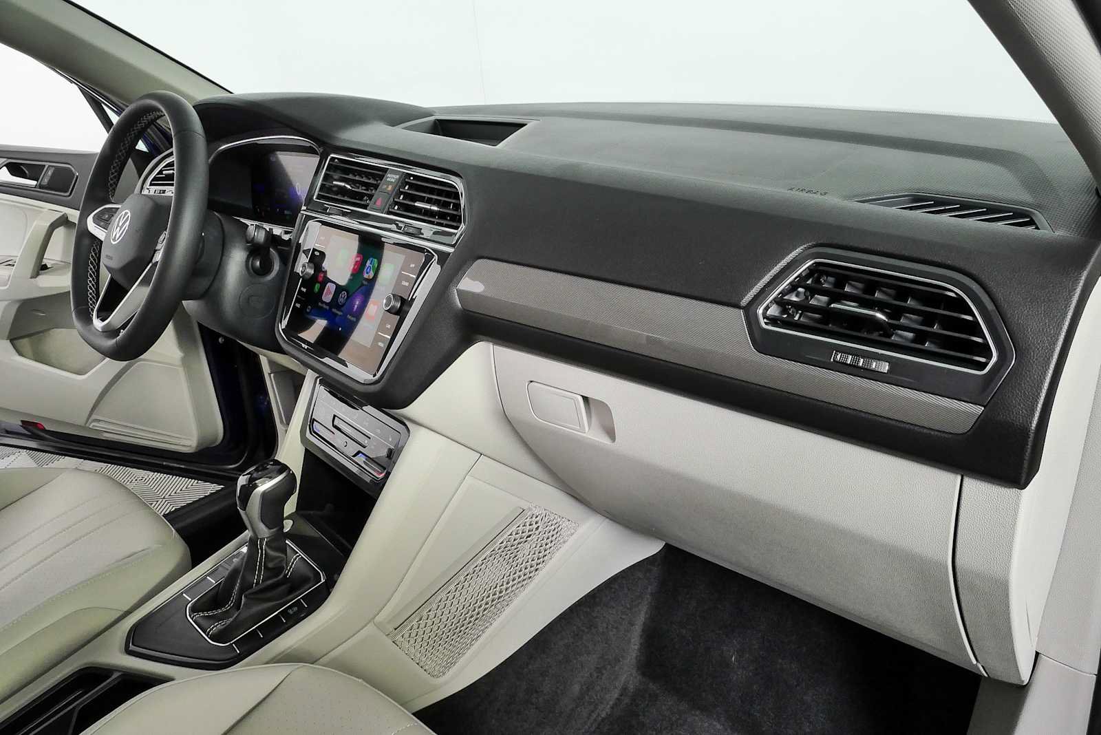 Certified 2023 Volkswagen Tiguan SE w/ Panoramic Sunroof Package FWD image 25