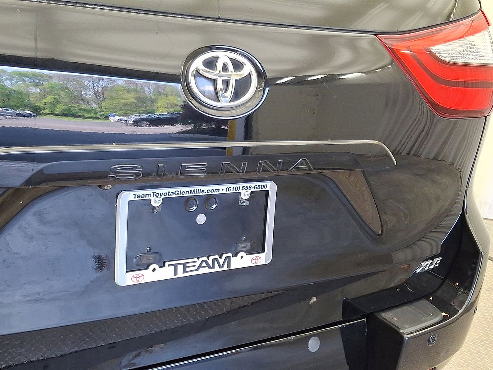 Used 2015 Toyota Sienna XLE w/ XLE Navigation Package FWD image 24