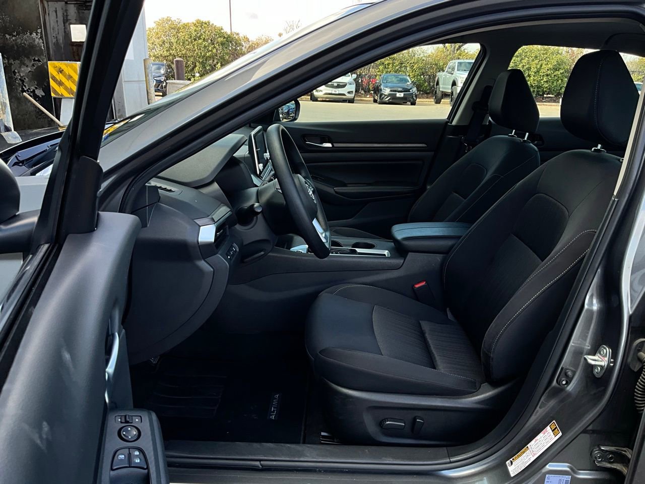 Used 2025 Nissan Altima 2.5 SV image 10