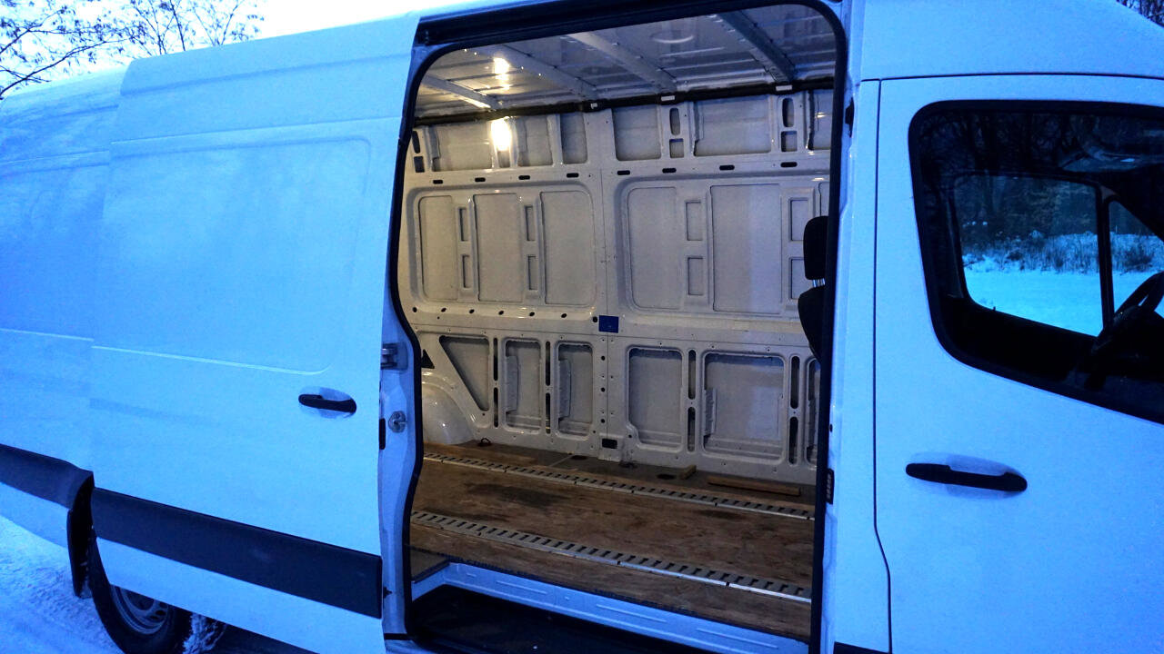 Used 2020 Mercedes-Benz Sprinter 2500 w/ Driver Convenience Package image 16