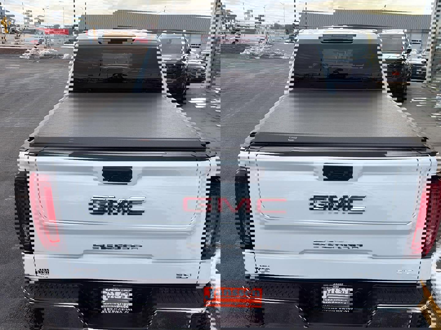 Used 2022 GMC Sierra 1500 SLT w/ X31 Off-Road Package image 4