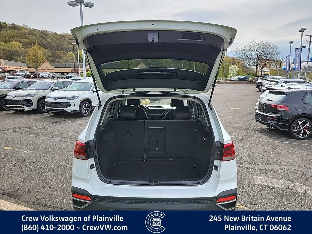 Certified 2022 Volkswagen Taos SE w/ Driver Assistance Package FWD image 56