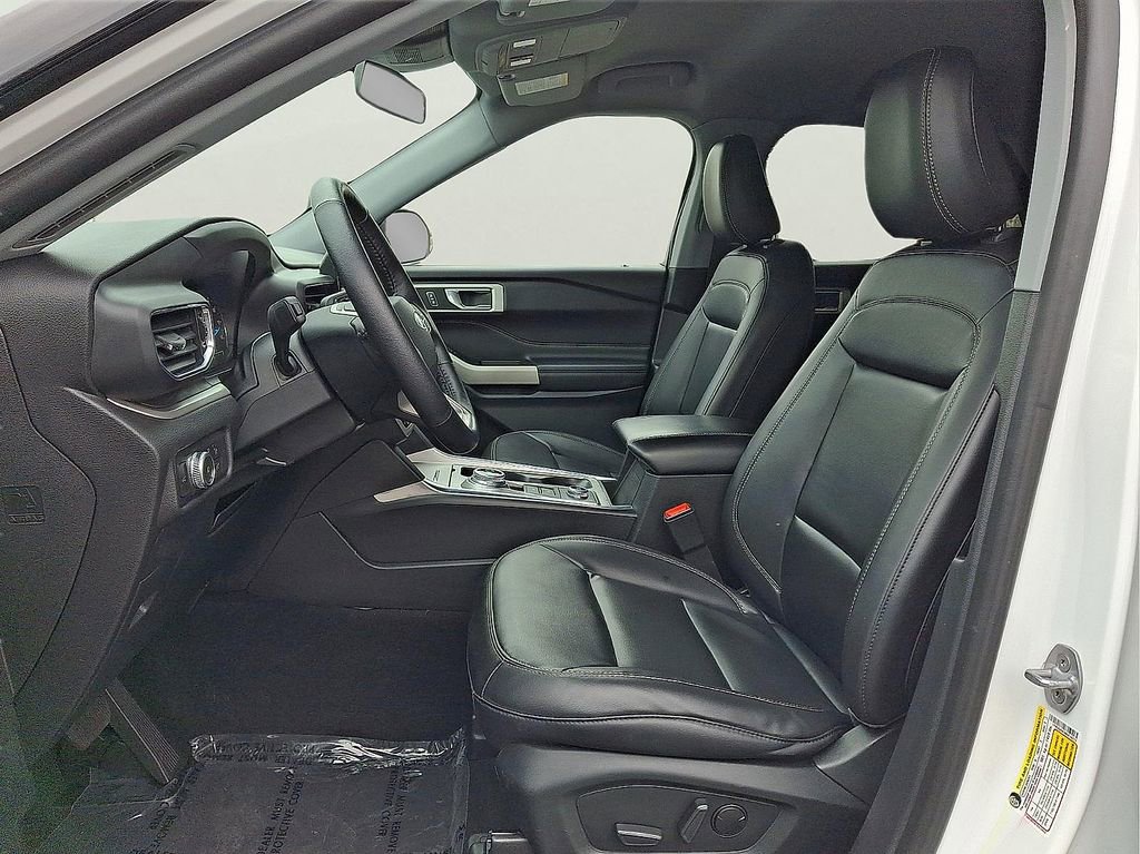 Used 2021 Ford Explorer XLT w/ Equipment Group 202A AWD/4WD image 14