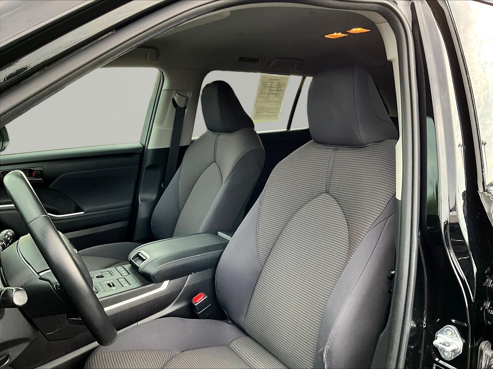 Used 2022 Toyota Highlander LE AWD/4WD image 21