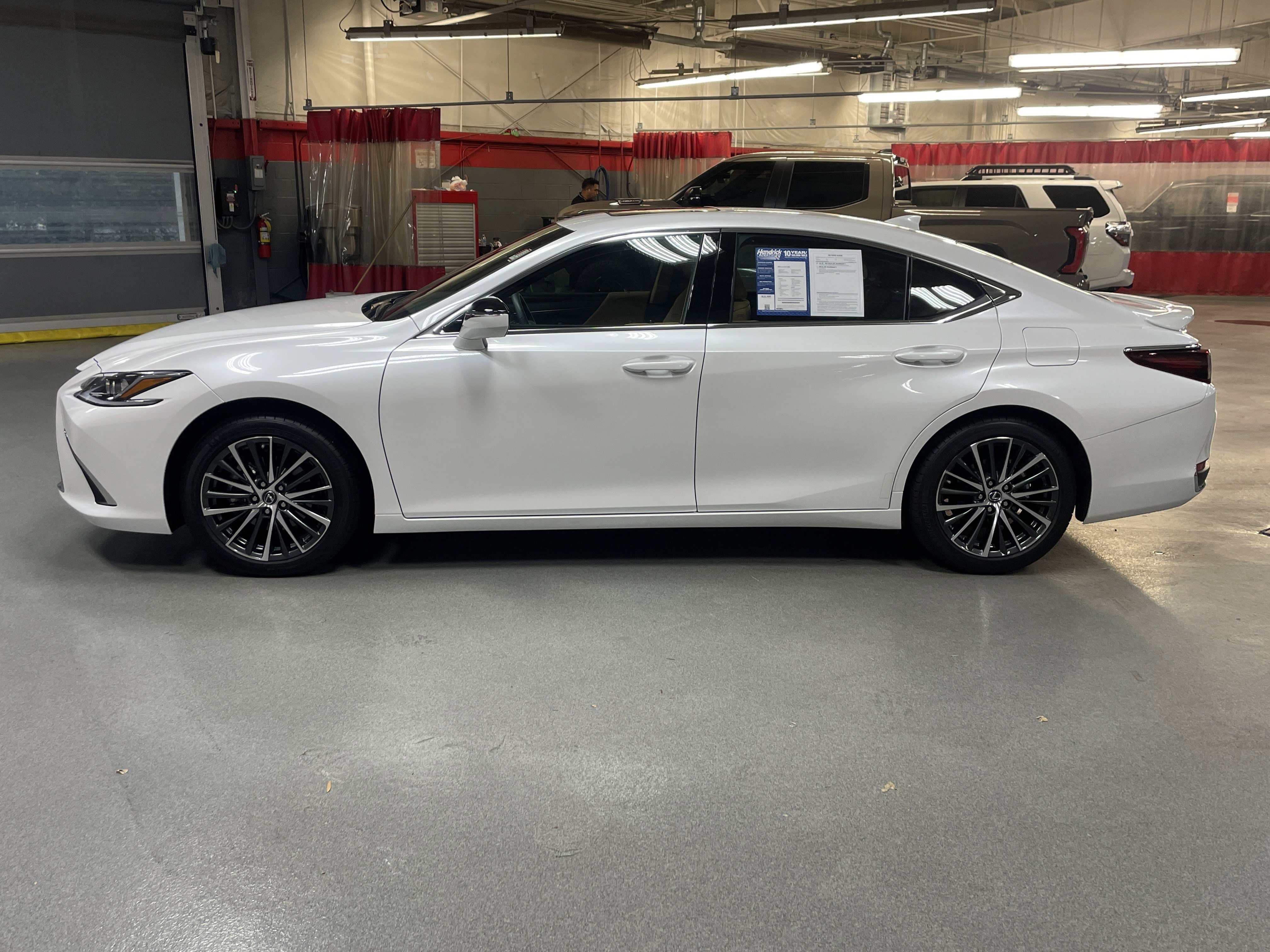 Used 2025 Lexus ES 300h w/ Premium Package image 6