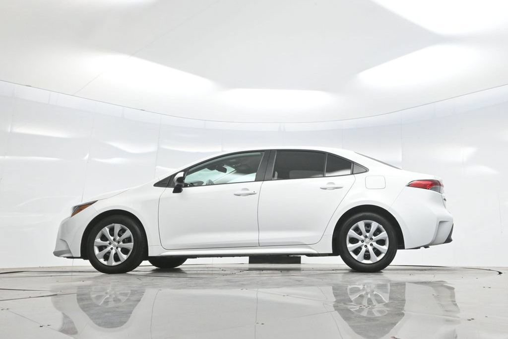 Used 2025 Toyota Corolla LE FWD image 68