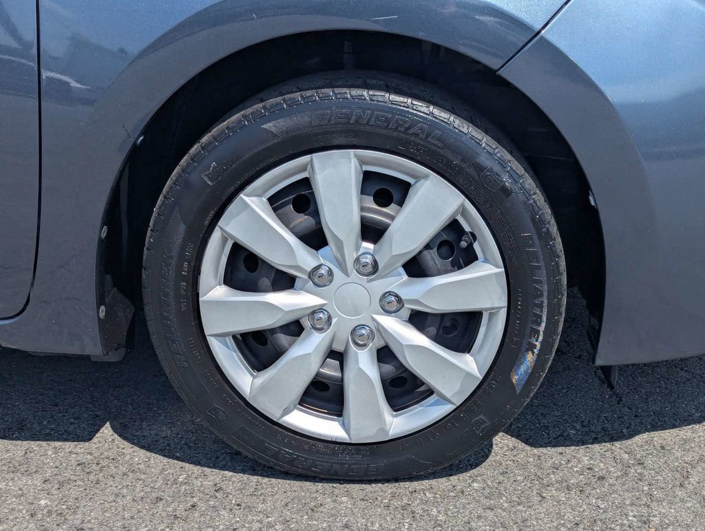 Used 2016 Toyota Corolla LE image 9