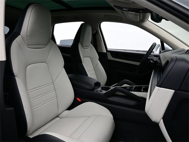 New 2026 Porsche Cayenne GTS image 19
