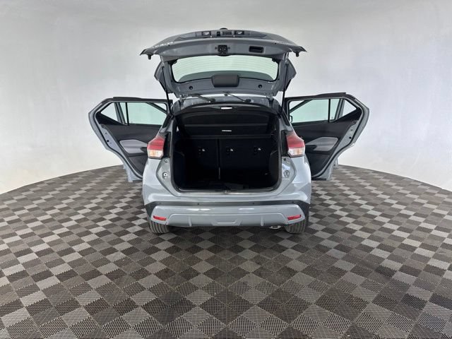 Used 2021 Nissan Kicks SR FWD image 18
