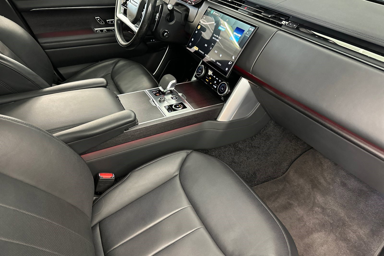 Used 2023 Land Rover Range Rover SE image 32