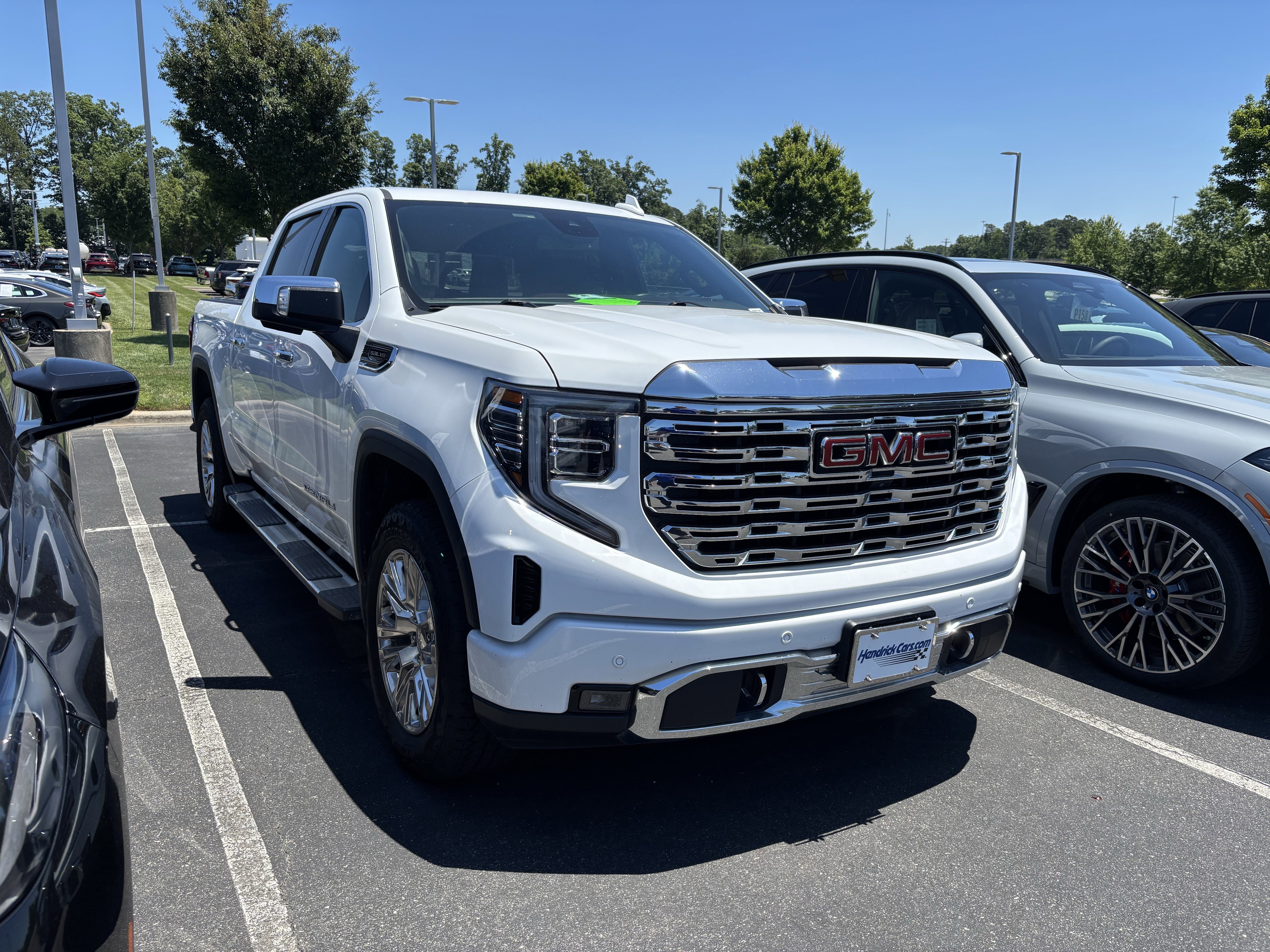 Used 2022 GMC Sierra 1500 Denali AWD/4WD image 2