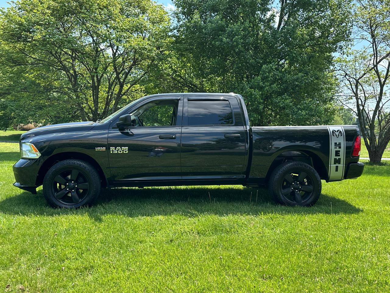 Used 2018 RAM 1500 Express w/ Express Value Package AWD/4WD image 8